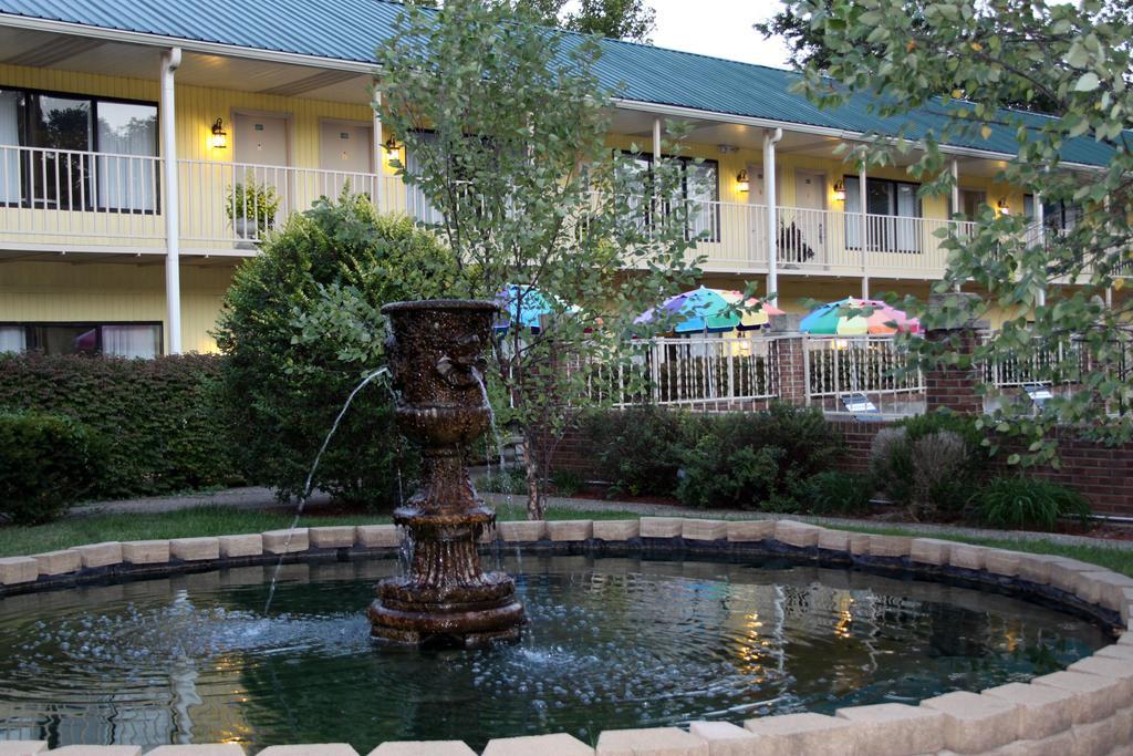 Hotel Golden Manor &