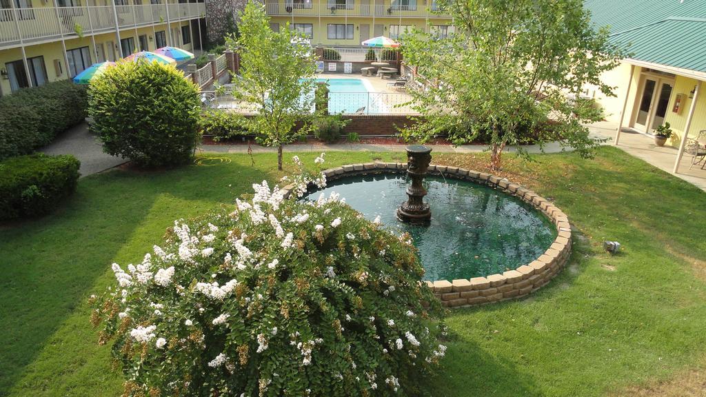 Golden Manor & Hotel 2*